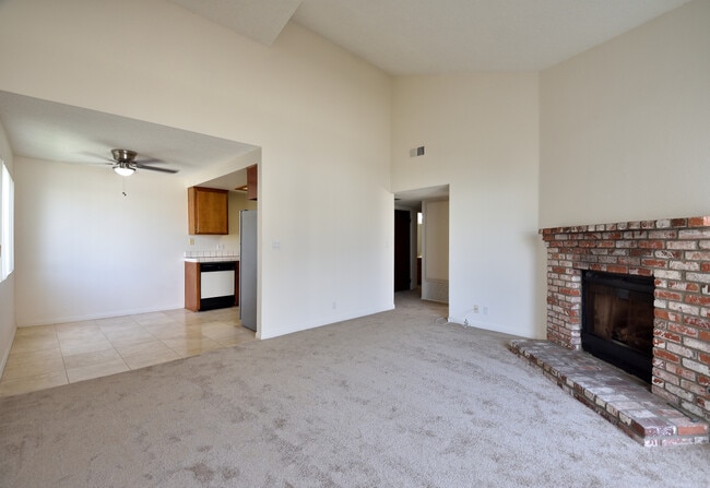 Building Photo - 425 Sierra St