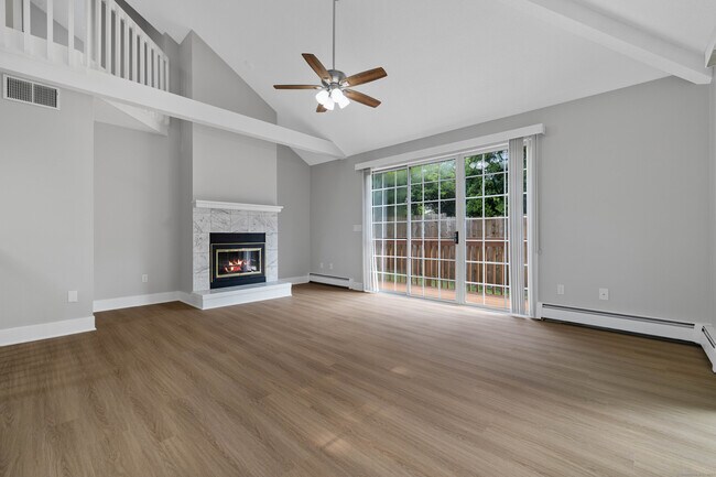 Foto del edificio - 96 Jones Hill Rd