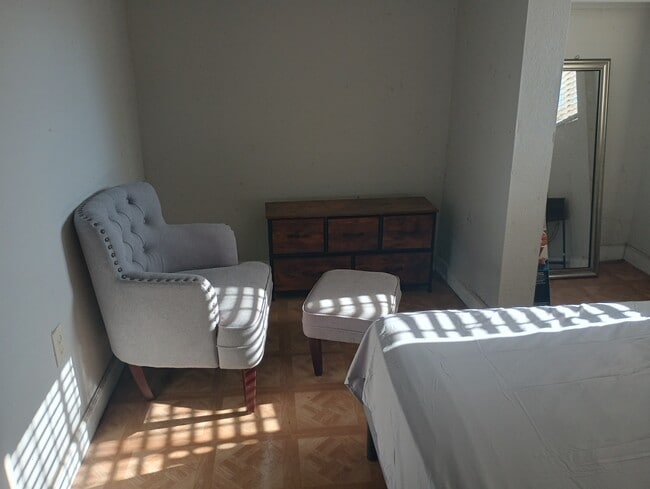 Bed Room - 11925 168th St