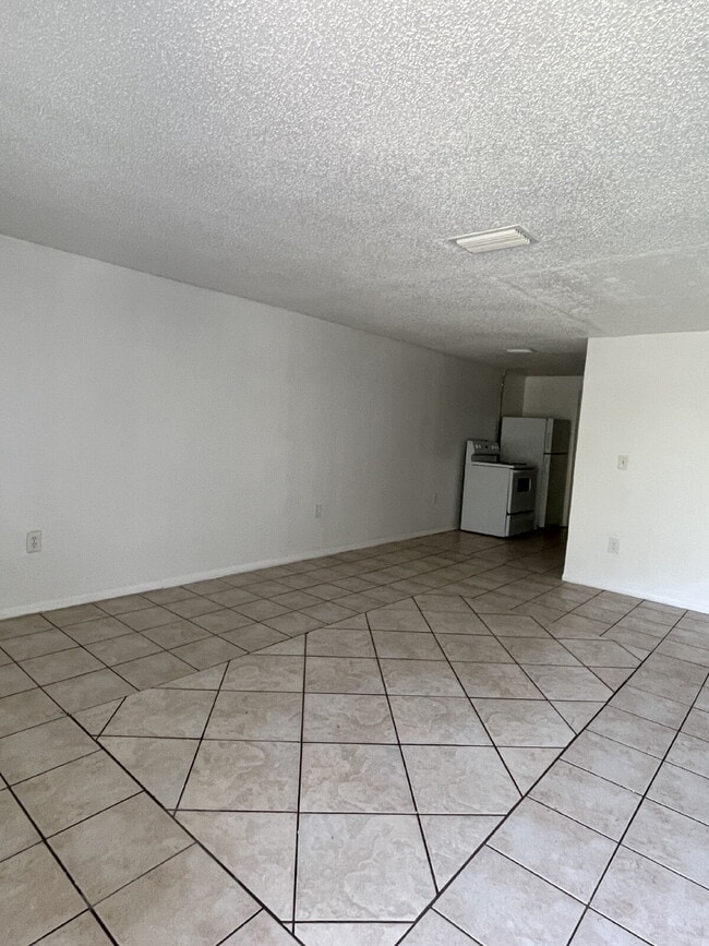 Building Photo - 2-Bedroom and 1-Bathroom