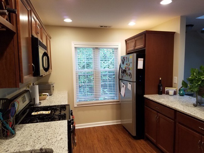 Building Photo - 210 Boothby Ct