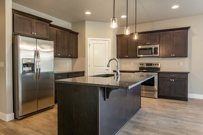 Building Photo - 1094 Chinook Dr