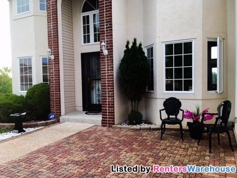 Building Photo - 8837 Whispering Oaks Alcove