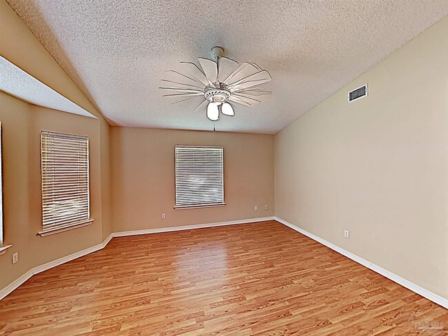 Building Photo - 3348 Village Green Dr