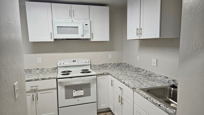 Building Photo - 1180 S Cove View Rd