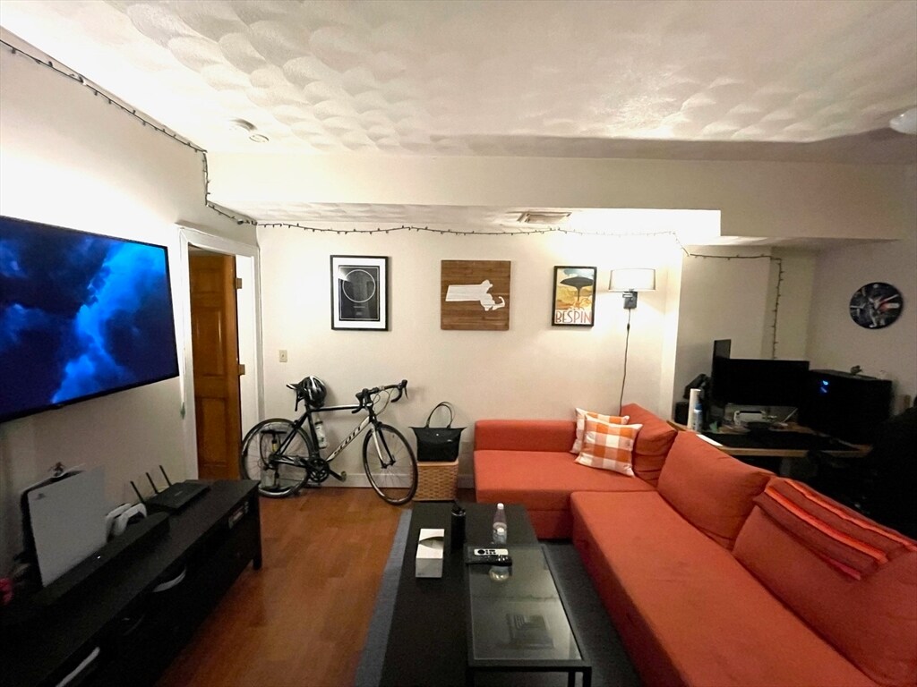 Primary Photo - 251 Saratoga St