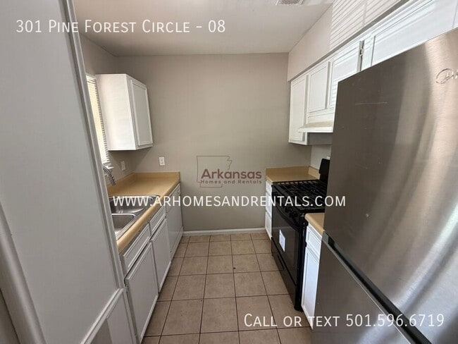 Building Photo - 301 Pine Forest Cir