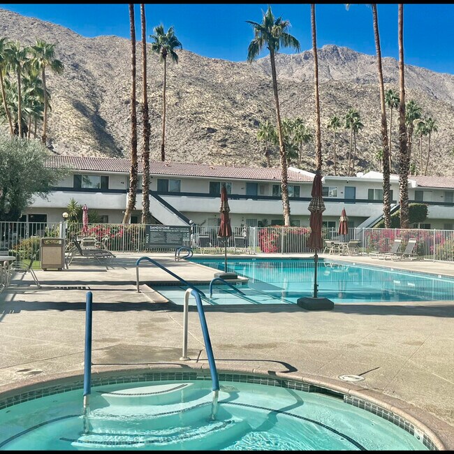 Foto del edificio - 1900 S Palm Canyon Dr