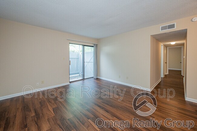Building Photo - 425 Oakwood Ave