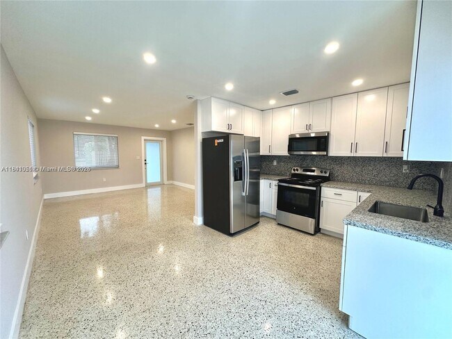 Building Photo - 10300 NW 35th Ct