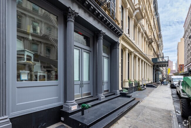 Building Photo - 44 White St