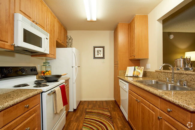 1BR, 1BA - 822 - SF - Parkewood Village