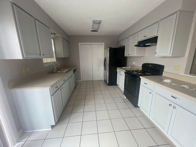 Building Photo - 319 Morgan Ln