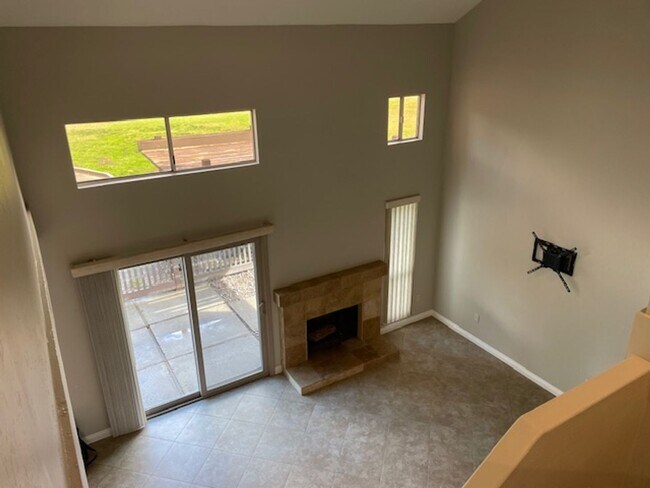 Building Photo - 3 bed 3 ba in SDCE Ramona