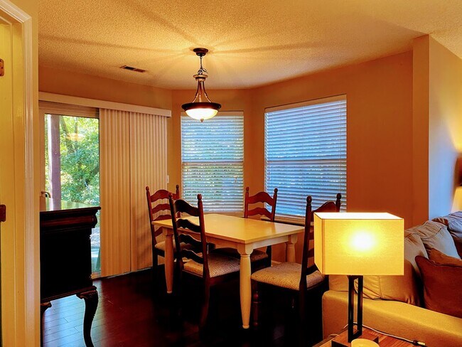 Foto del edificio - 1308 Red Deer Way