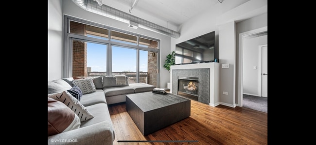 Building Photo - 933 W Van Buren St