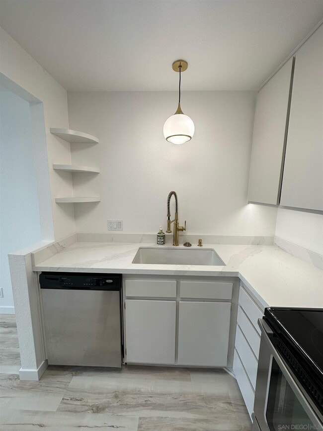 Building Photo - 4060 Rosenda Ct