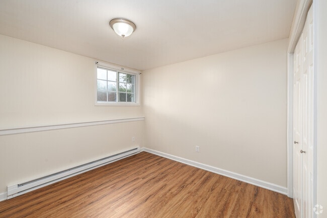 2BR, 1BA - 900SF - Primary Bedroom - Rose May Manor