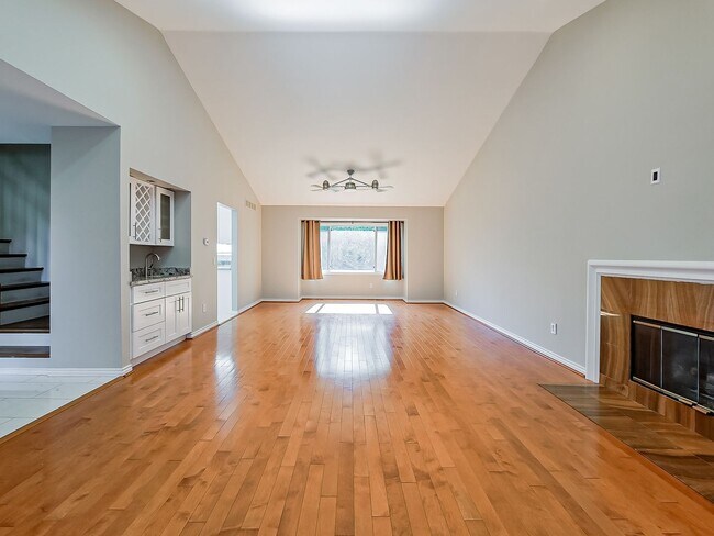 Foto del edificio - AVAILABLE NOW! Fully Upgraded 3-Bed Farmington Hills Home!