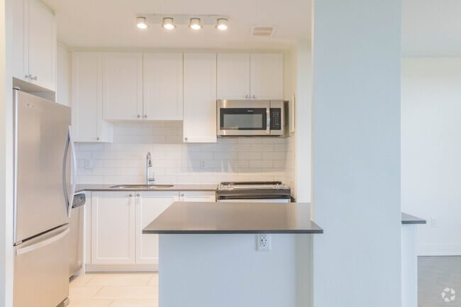 2BR, 1BA - 929SF - Kicthen - Berkley Parkside