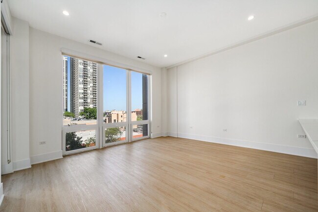 Foto del edificio - 159 W North Ave