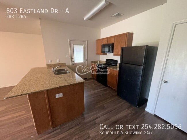 Foto del edificio - 803 Eastland Dr