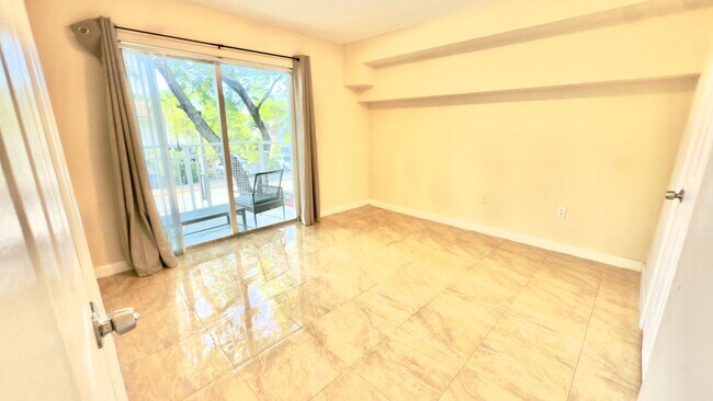 Building Photo - Beachside One Bedroom Condo with Parking a...