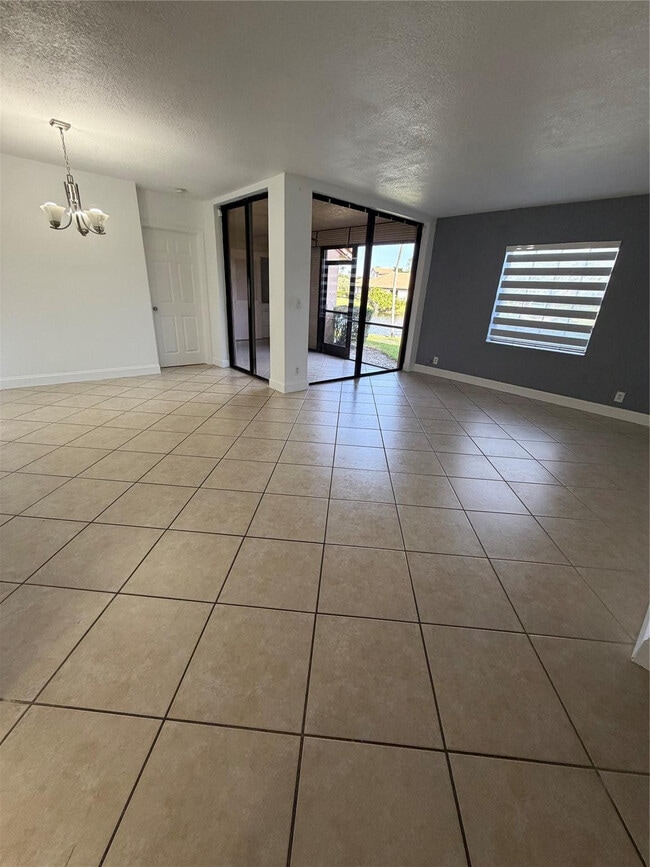 Foto del edificio - 10631 NW 14th St