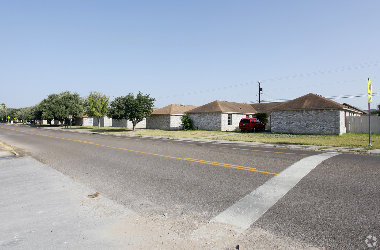 Primary Photo - West Kelly Apartments