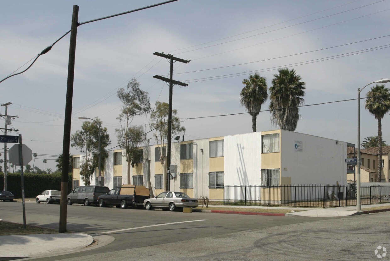 Primary Photo - 2111 Cimarron St