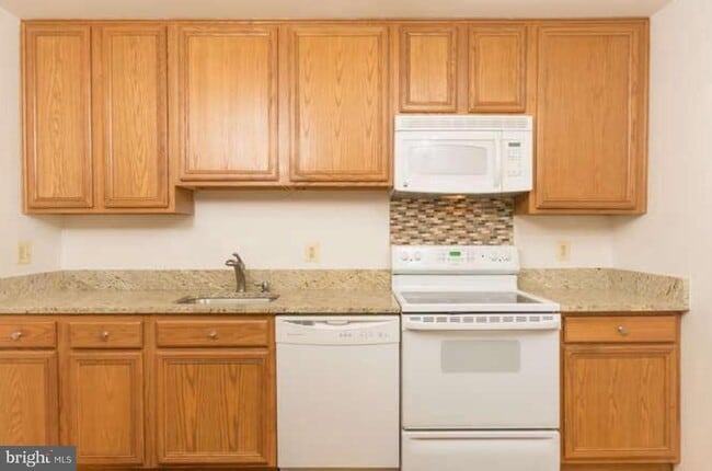 Foto del edificio - 8302 Moline Pl