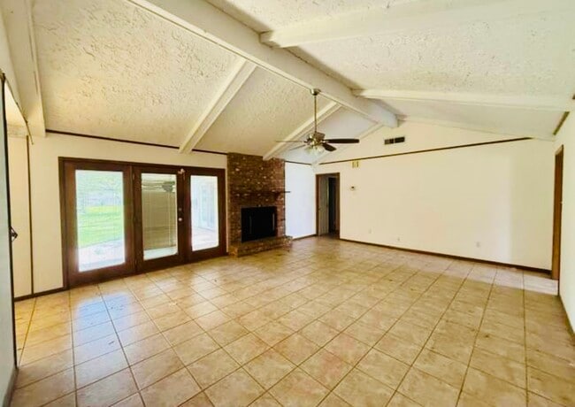 Building Photo - 1235 Elaine Dr