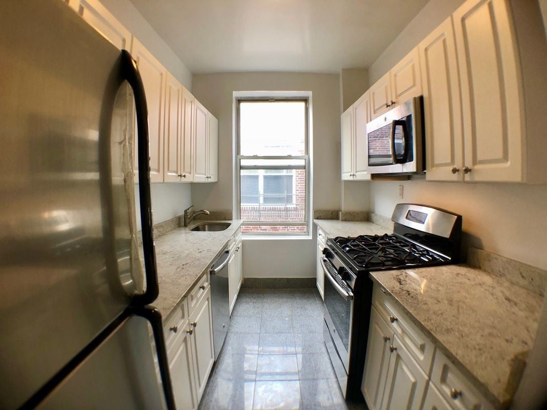 CHEF'S KITCHEN - 651 W 188th St