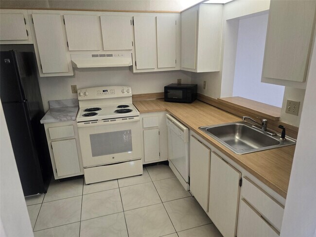 Foto del edificio - 2830 Somerset Dr