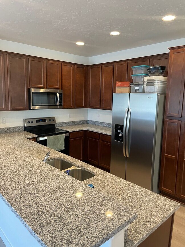 Foto del edificio - Available Now- Beautiful Nampa Townhome