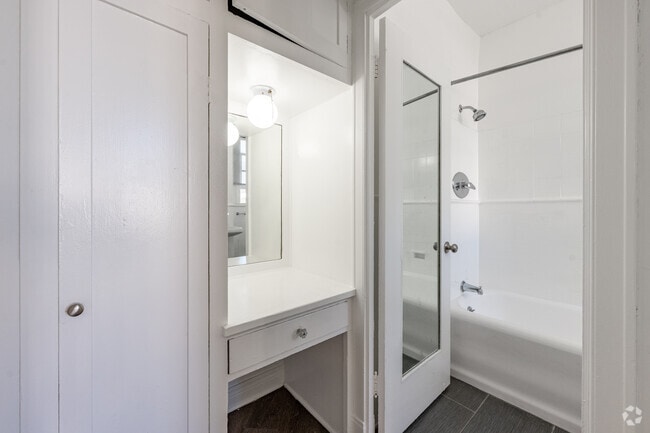 Studio, 1BA - 500SF - Bathroom - The Asbury Apartments