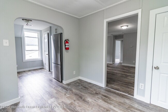 Building Photo - 306 Henley Ave