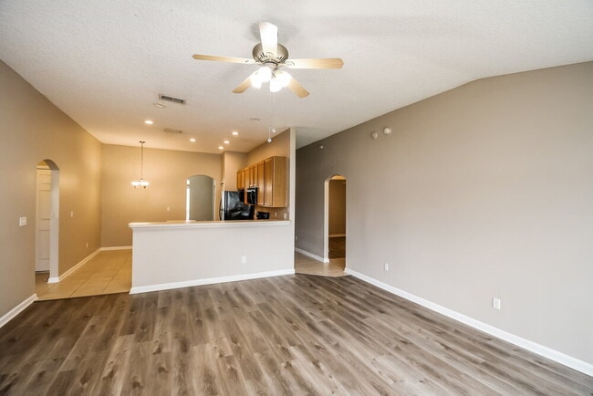 Foto del edificio - 9135 Prosperity Lake Dr