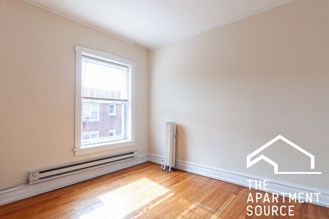 Building Photo - 955 W Cornelia Ave