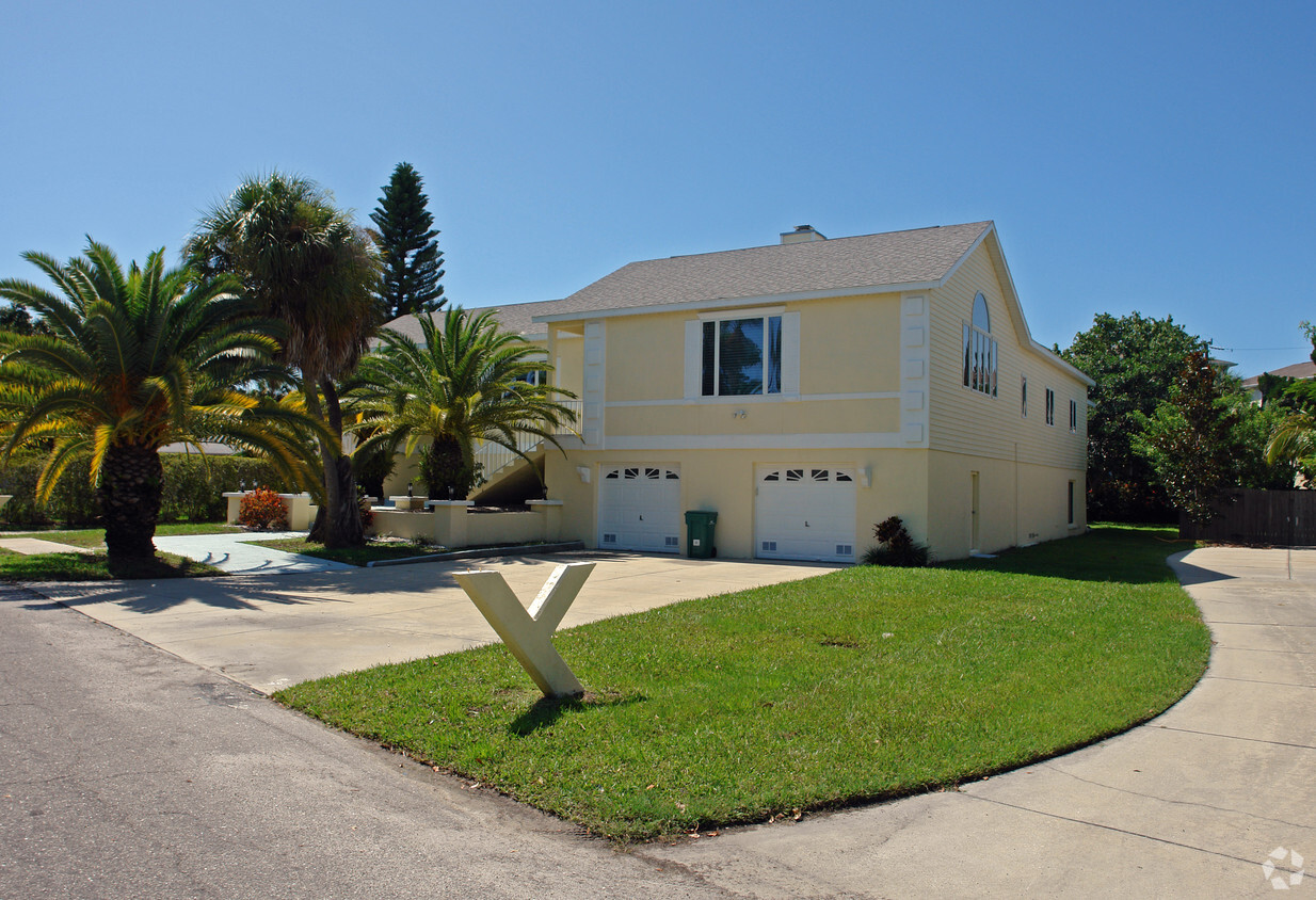 Building Photo - 404 80th St