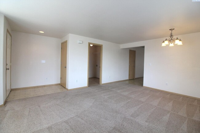Building Photo - West Pasco 3 bed/2 bath Home