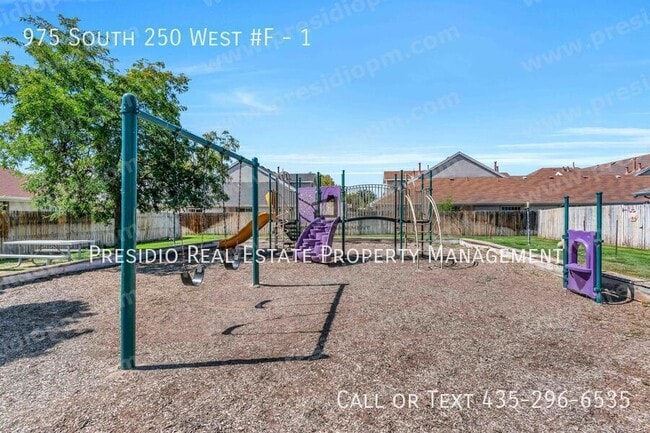 Building Photo - 975 S 250 W St
