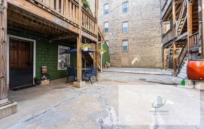 Building Photo - 2071 N Leavitt St