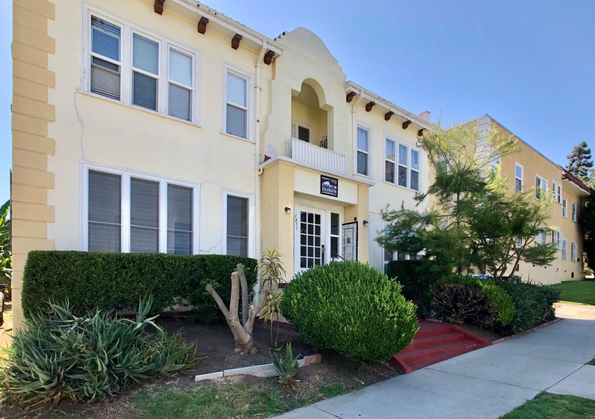 Primary Photo - Spacious and bright Large Studio Centrally...
