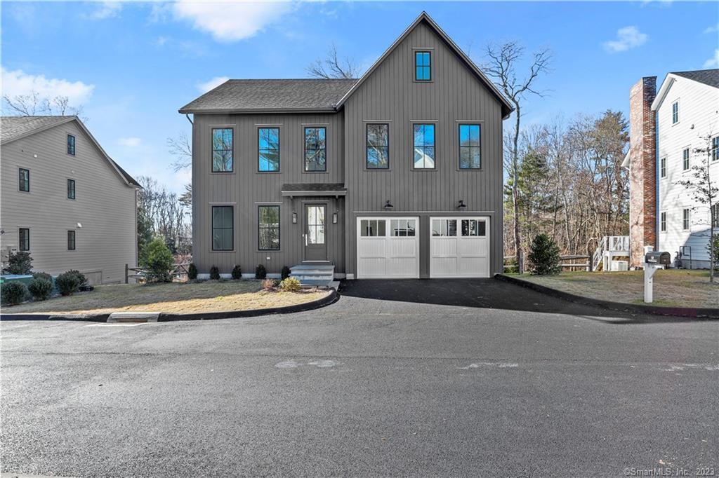 Foto principal - 12 White Barns Ln