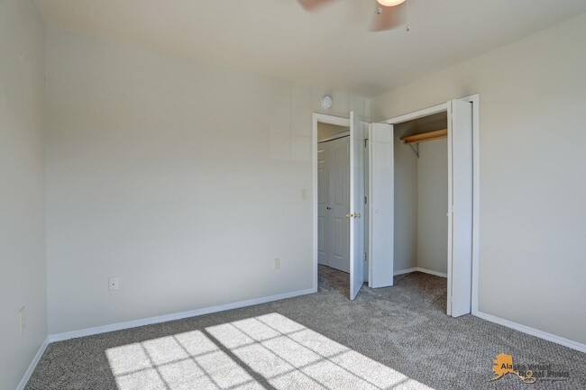 Building Photo - 1440 S Williwaw Dr