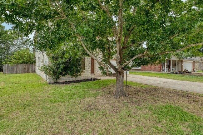 Building Photo - 211 Hanstrom Dr