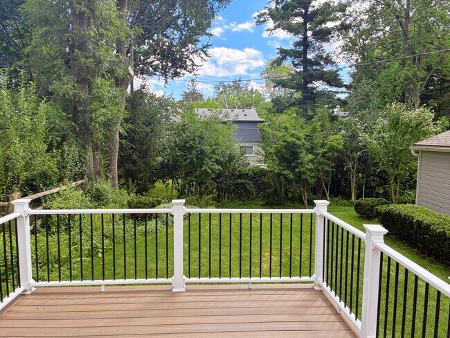 Foto del edificio - 906 Putney St