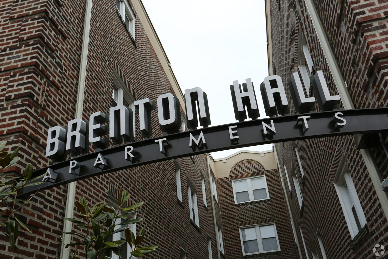 Foto principal - Brenton Hall/Hampden Manor Apartment Homes