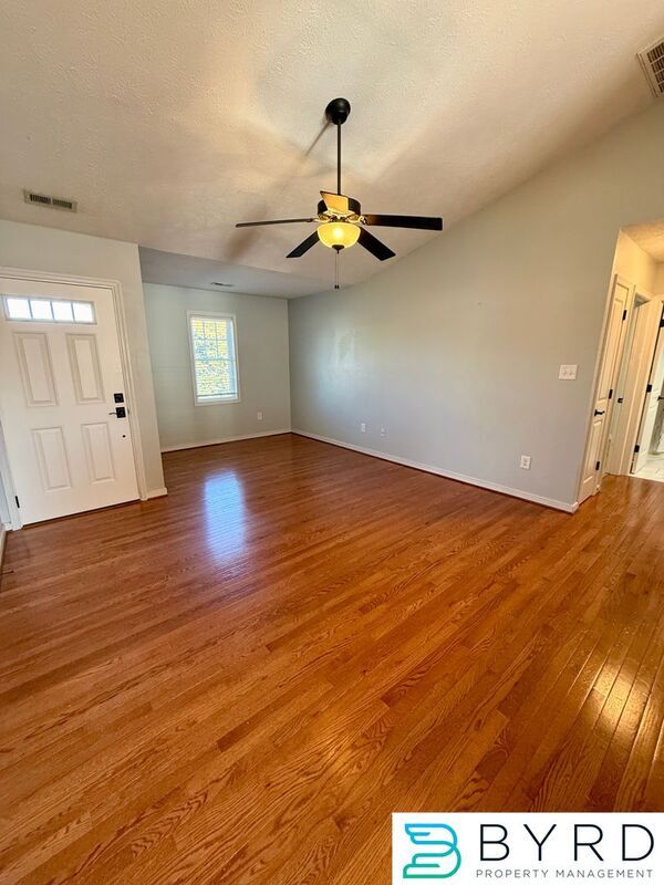 Foto del edificio - 1001 Greenview Dr